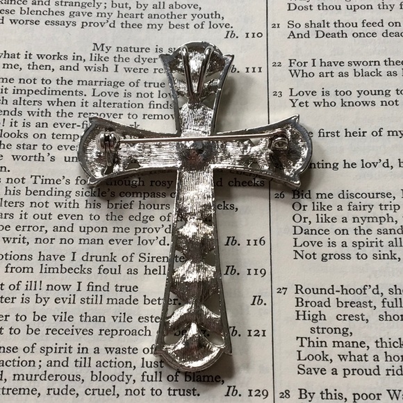 Peridot Mint Green Rhinestone Necklace Cross Brooch Pin Pendant Silver Tone NEW - Picture 6 of 7